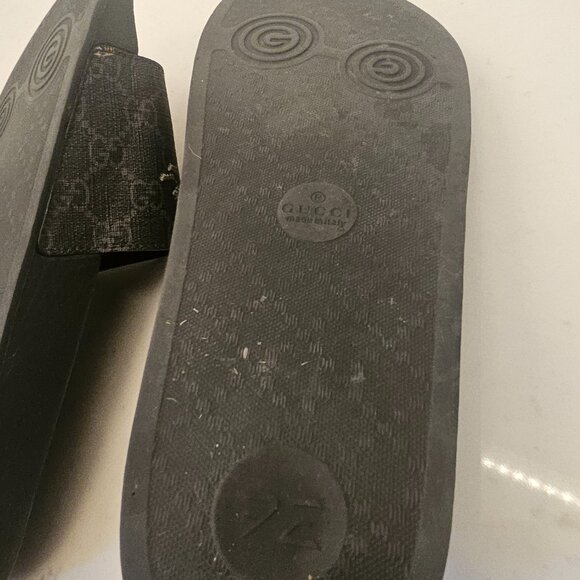 Men\'s Gucci slides size 8.5